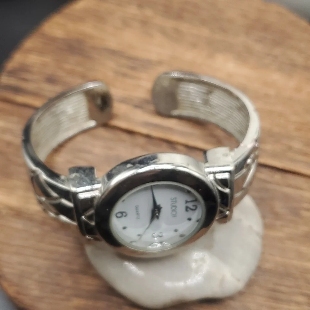 B2515 studio time rare collectible watch needs batteries‎ vintage cuff band tort